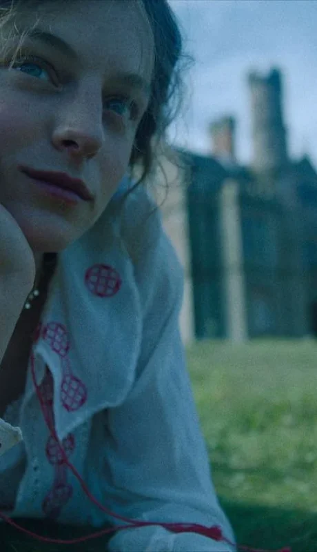 Emma Corrin en El amante de lady Chatterley.