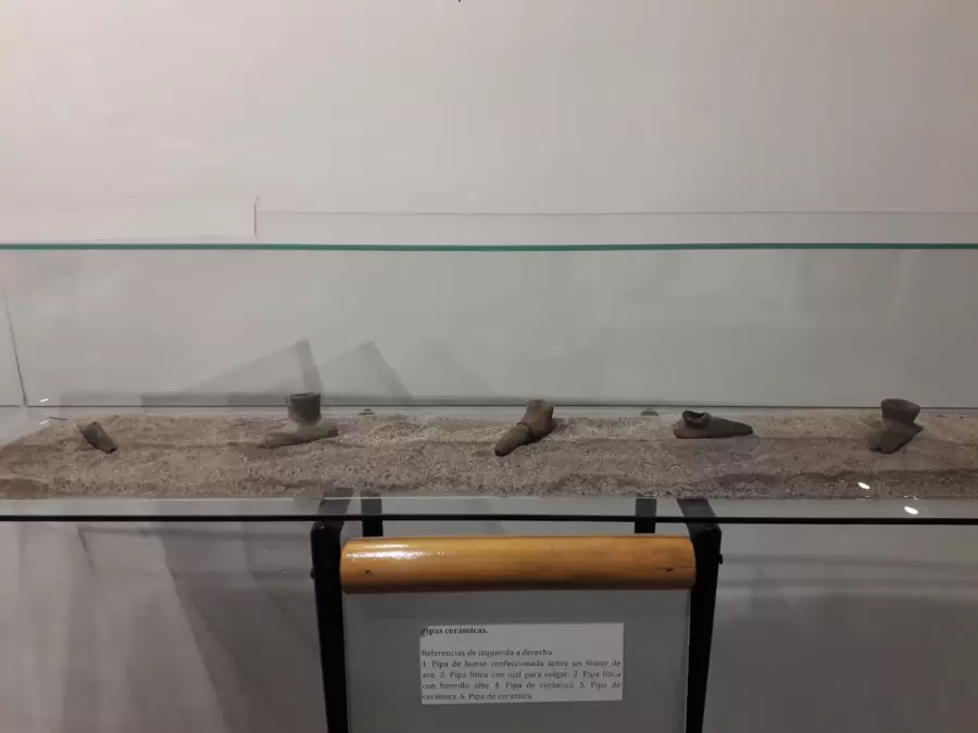 Pipas cerámicas. Museo regional Jorge Luna. Malargüe.
