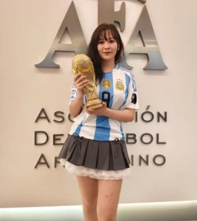 La joven visitó el predio de la AFA