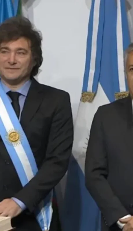 Milei y Cornejo durante la firma del Pacto de Mayo
