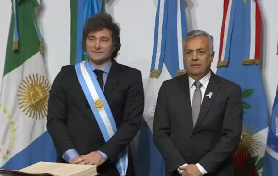 Milei y Cornejo durante la firma del Pacto de Mayo