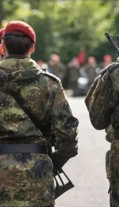 El camino a convertirse en la primera potencia militar europea implica más personal en las fuerzas armadas.