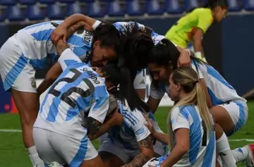 Argentina femenina clasificada: triunfo 2-0 ante Ecuador y semifinales aseguradas