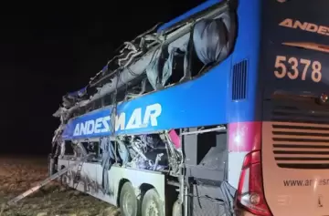 Santa Cruz: un choque provocó cuatro muertos y unos 20 heridos