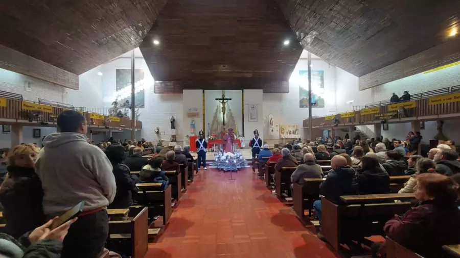 El Patrono, escoltado durante las misas.