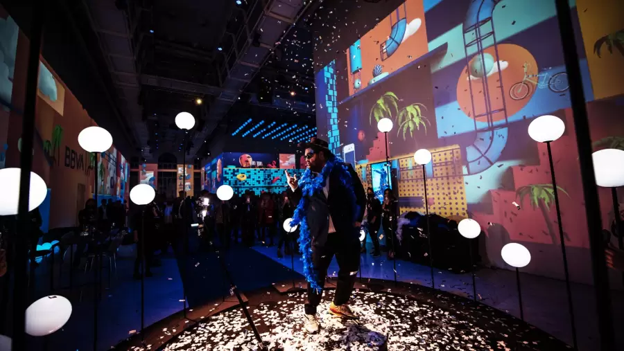 Motia es un laboratorio que mezcla emociones, códigos, y arte digital. Las artistas han trabajado con Budweiser, Globant, y hasta con Hernán Cattáneo.