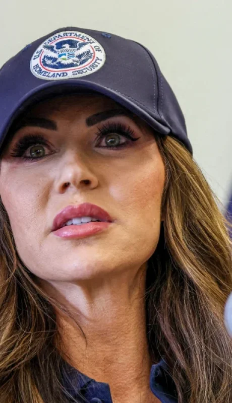 La titular de la temida cartera de Seguridad Nacional se ha vuelto una de las funcionarias más férreas de Trump.