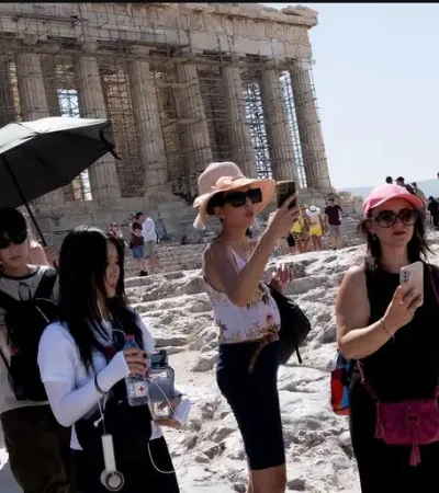 La ola de calor incesante ha generado un protocolo para resguardar la salud de los turistas.