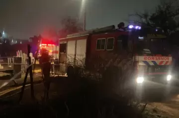 En Godoy Cruz, el incendio en un galpón provocó la muerte de una persona