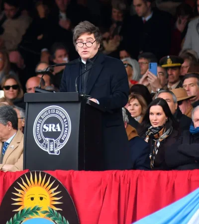 Milei en el centro de la escena