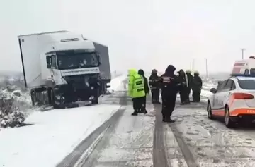 Dos mujeres y dos niños murieron en un choque frontal contra un camión en la Ruta 151