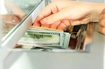 Furor por el dólar: un millón de personas compró más de US$ 2.400 millones en junio