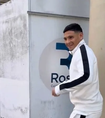 Maxi Salas sale de realizarse los estudios en el Centro Rossi para saber la gravedad de su lesión/ Fuente: X