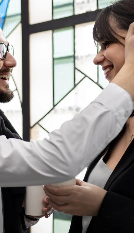 Oficinas, emociones y romance: claves para no cruzar los límites.