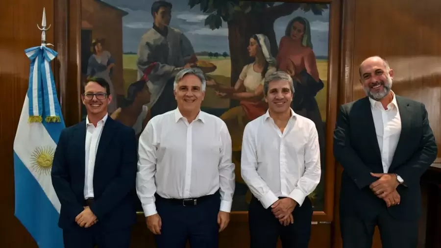 El gobernador Llaryora y el ministro Luis Caputo