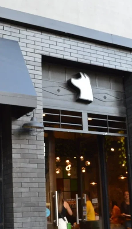 Cambia la marca. Menos la primera letra.