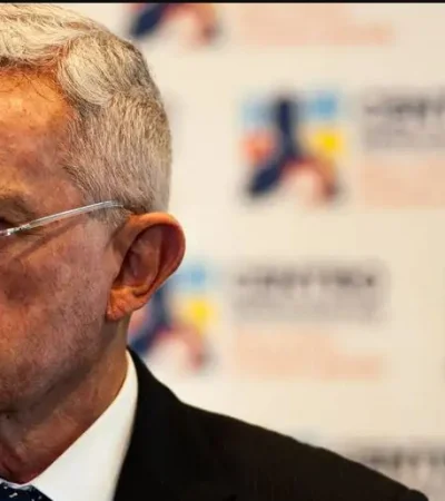 El exmandatario está complicado por testimonios que lo relacionan a matanzas selectivas.