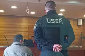 Un abogado mendocino llevaba 63 petardos ocultos en su auto en el paso a Chile