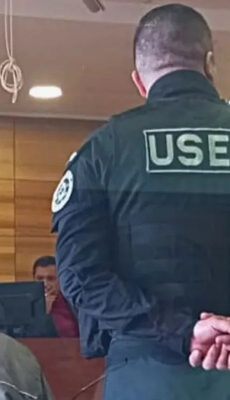Abogado detenido.