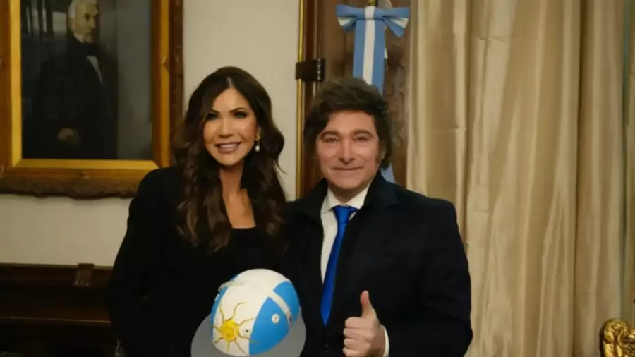 Kristi Noem y Javier Milei.