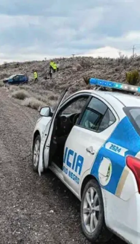 El grave accidente ocurrió en este sector de una ruta rionegrina. (Foto: Noticias Argentinas / Policía de Río Negro)