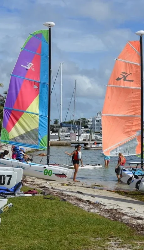 La escuela de verano de Miami Youth Sailing Foundation a la que asistía Mila (Facebook)