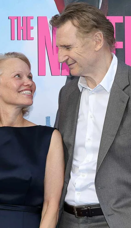 Pamela Anderson y Liam Neeson.