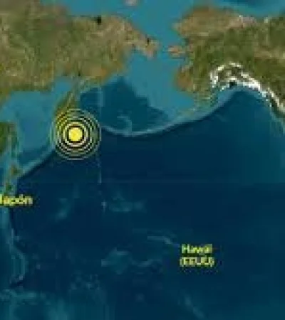 Tras el sismo, Kamchatka y las islas Kuriles permanecerán bajo vigilancia ante posibles réplicas sísmicas en la región.