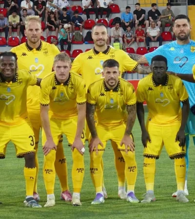 El español Carles Pérez fue mordido por un perro en sus genitales.