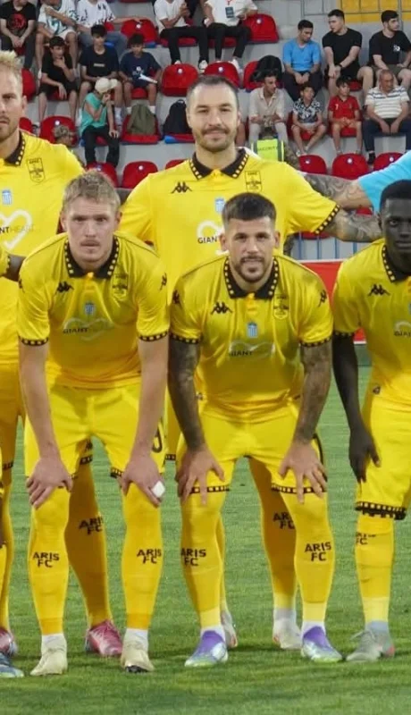 El español Carles Pérez fue mordido por un perro en sus genitales.