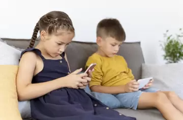 ¿A qué edad conviene darles un celular a los chicos? La advertencia desde la ciencia
