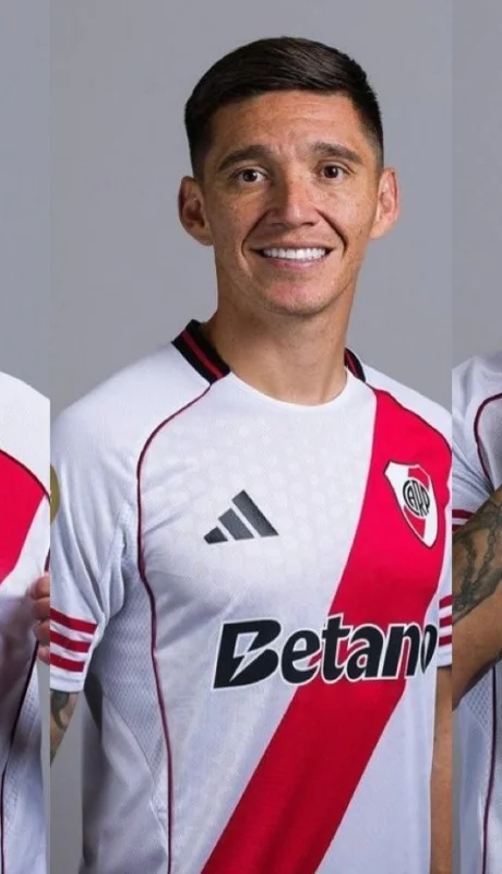 Simón, Kranevitter y Lanzini los tres separados.