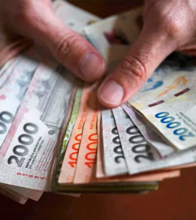 Los jubilados de ANSES reclaman una mejora en los haberes, en medio de una crisis previsional importante.