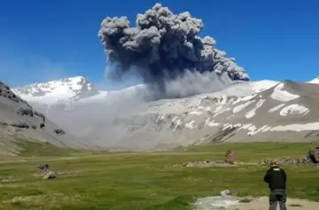 El volcán Planchón Peteroa en Alerta Amarilla, genera fuerte olor a azufre en Malargüe
