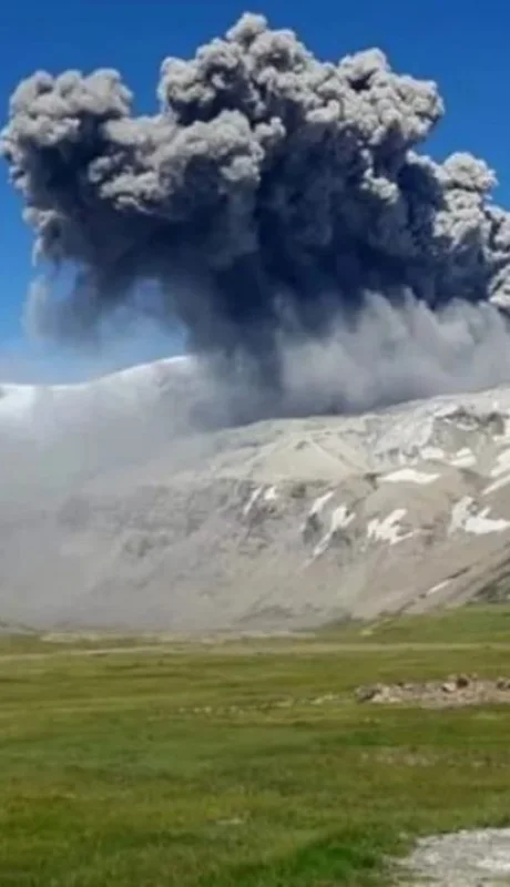 Alerta amarilla por la actividad del volcán Planchón-Peteroa.