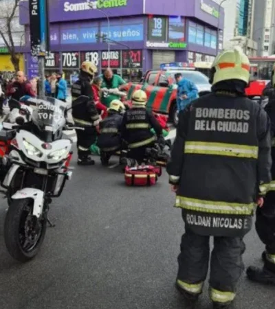 Una pareja cayó desde el Puente Pacífico, en Palermo, y sufrió heridas gravísimas.