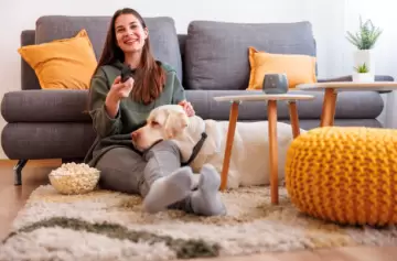 Por qué quedarse en casa puede ser una señal de salud mental, según la psicología