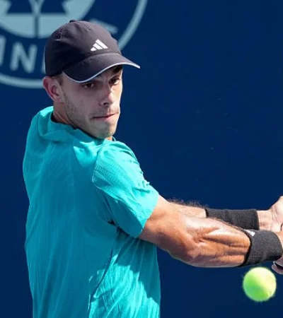 Francisco Cerúndolo le ganó a su compatriota Etcheverry