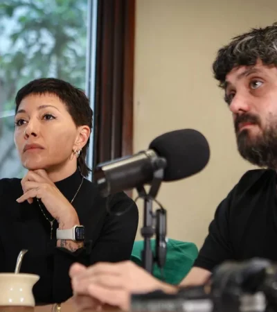 Mayra Mendoza con Facundo Tignanelli, cercano a Máximo Kirchner