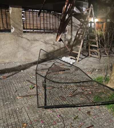 Explosión por fuga de gas.