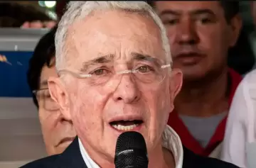 Álvaro Uribe deberá cumplir 12 años de prisión domiciliaria