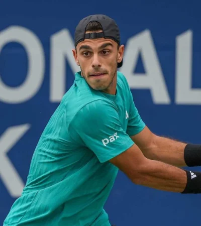 Fran debió abandonar por un dolor abdominal