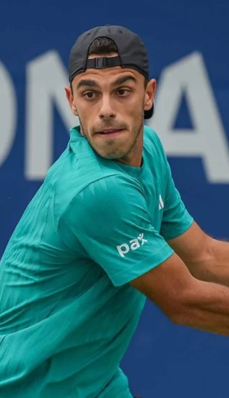 Fran debió abandonar por un dolor abdominal