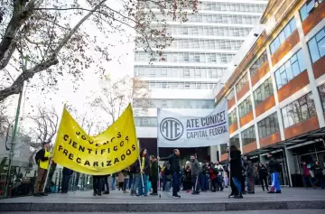 Protesta en el Conicet: paro y reclamos salariales tras el boom del 'streaming submarino'