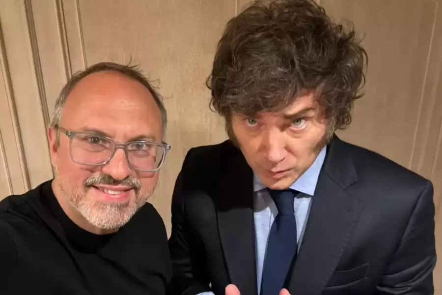 Intendente Valenzuela junto a Milei