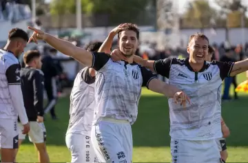 Gimnasia le ganó a Mitre de Santiago del Estero y se mantiene como único líder