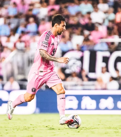 Messi tiene una lesión muscular menor.