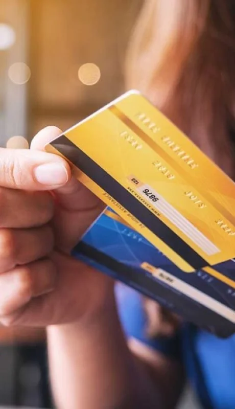 La tarjeta de crédito supera al débito y vuelve el consumo en cuotas