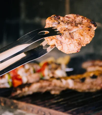 Es fundamental adobar bien la carne para que salga rica en la parrilla./