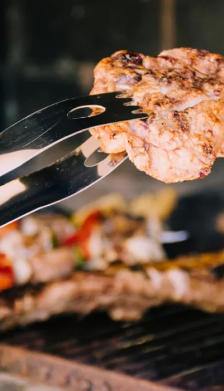 Es fundamental adobar bien la carne para que salga rica en la parrilla./